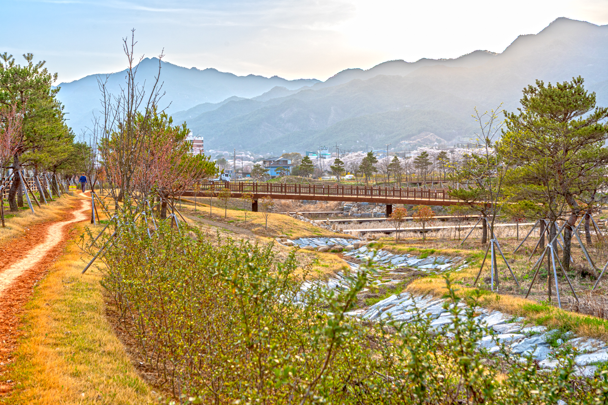 뚝방생태공원 맨발걷기 