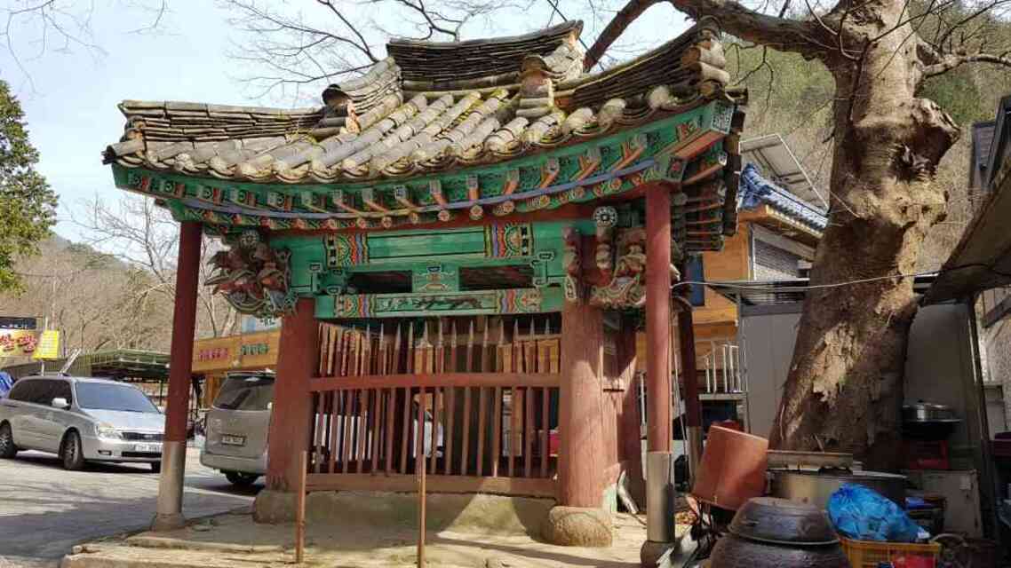 덕양사 전경